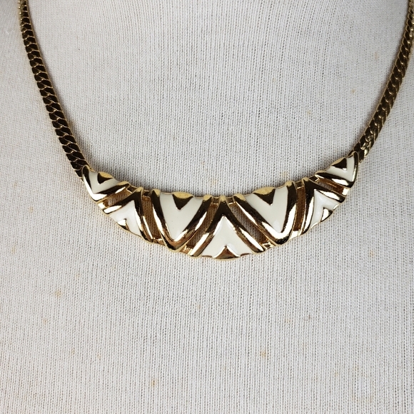Avon Gold and White Geometric Necklace - Picture 3 of 8